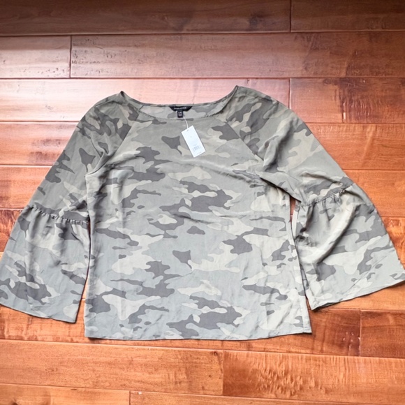 NWT Banana Republic Green Camo Bell-Sleeves Blouse L Semi-Sheer - Picture 2 of 9